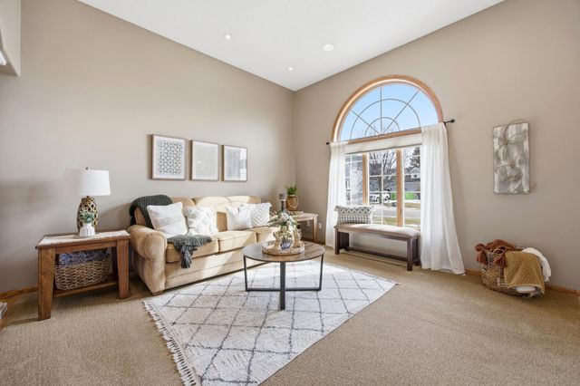 645 Evergreen Circle, Oxbow, ND 58047