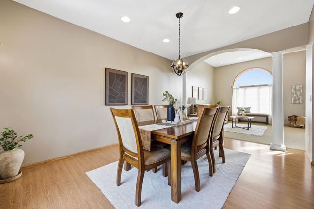 645 Evergreen Circle, Oxbow, ND 58047