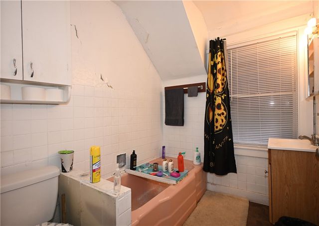 948 Athalia Ave, Monessen, PA 15062