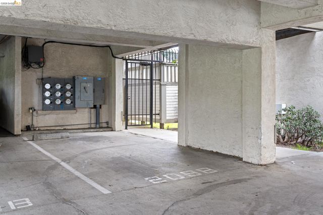 3161 Birmingham Dr 209, Richmond, CA 94806