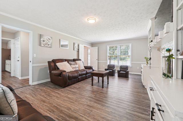 978 Gwens Trail SW, Lilburn, GA 30047