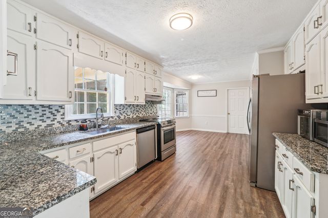 978 Gwens Trail SW, Lilburn, GA 30047