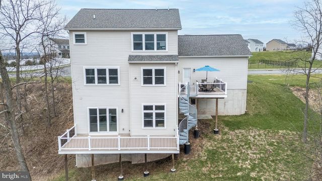 447 GREEN MEADOW DR, Douglassville, PA 19518