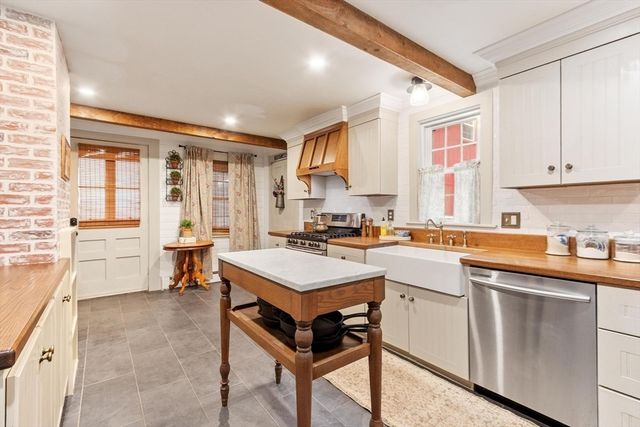 15 Chapel Street, Ashburnham, MA 01430