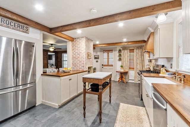 15 Chapel Street, Ashburnham, MA 01430