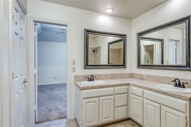 4601 Edge Creek Lane, Arlington, TX 76017