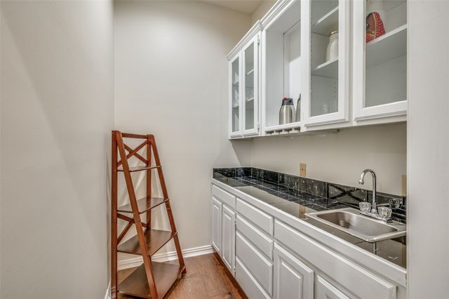 4601 Edge Creek Lane, Arlington, TX 76017