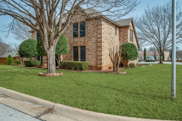 4601 Edge Creek Lane, Arlington, TX 76017