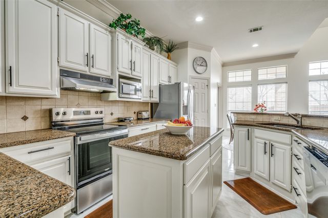 4601 Edge Creek Lane, Arlington, TX 76017