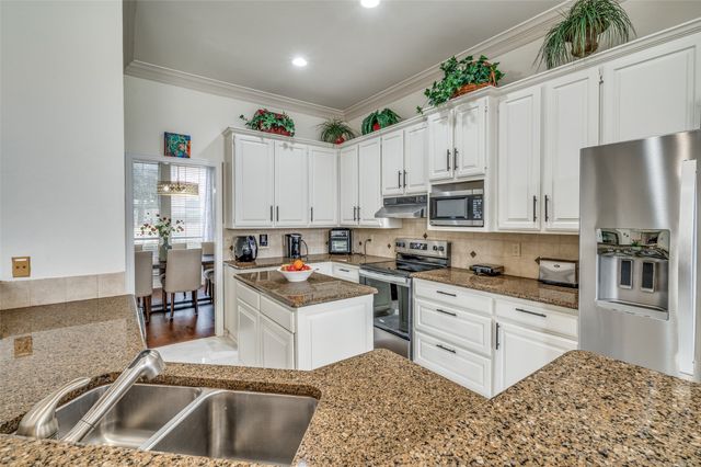 4601 Edge Creek Lane, Arlington, TX 76017