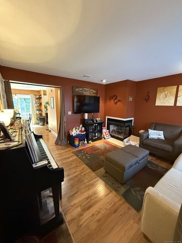 810 Lake Vista Drive 810, East Hampton, CT 06424