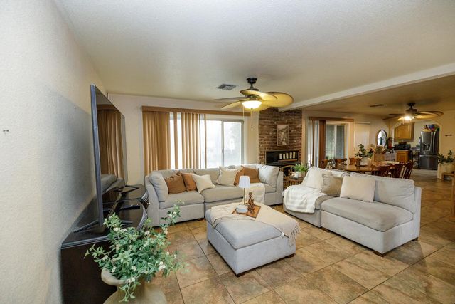 618 Wellsford Rd, Modesto, CA 95357