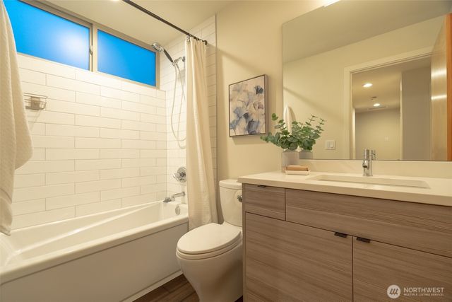 4413 Meridian Avenue N, Seattle, WA 98103