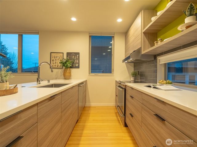4413 Meridian Avenue N, Seattle, WA 98103