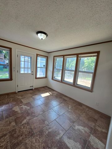 3815 Oak Street N, Brooklyn Center, MN 55429