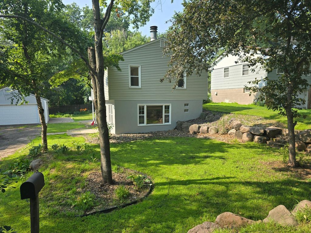 3815 Oak Street N, Brooklyn Center, MN 55429