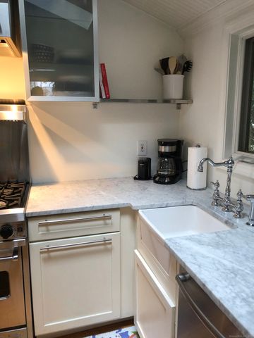 9 Rowland Place, Westport, CT 06880