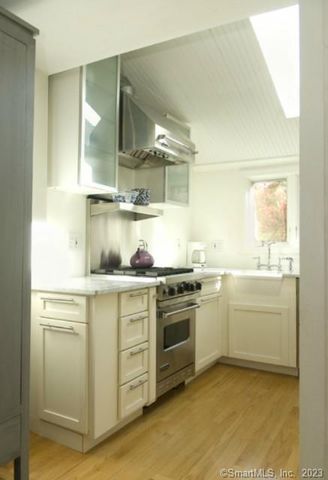 9 Rowland Place, Westport, CT 06880