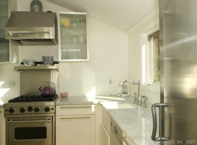 9 Rowland Place, Westport, CT 06880