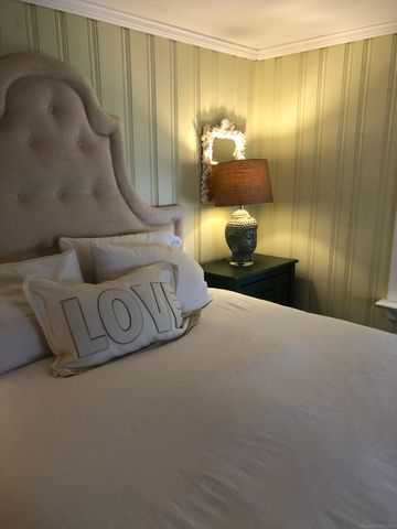 9 Rowland Place, Westport, CT 06880