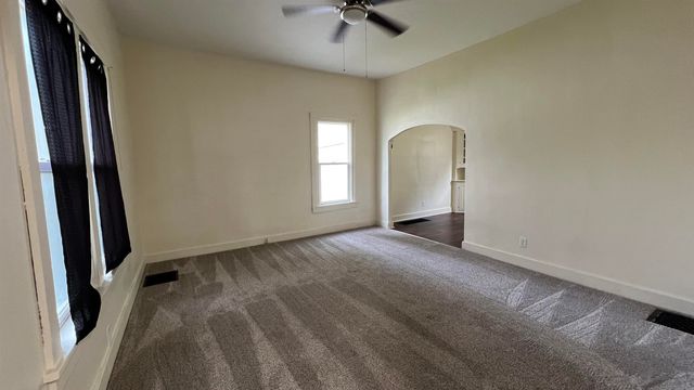 112 E Hale Street, New Hampton, IA 50659