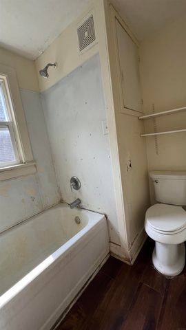 112 E Hale Street, New Hampton, IA 50659