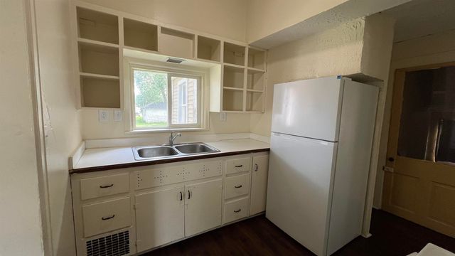 112 E Hale Street, New Hampton, IA 50659