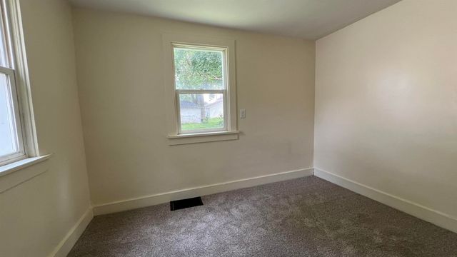 112 E Hale Street, New Hampton, IA 50659
