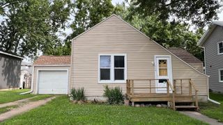 112 E Hale Street, New Hampton, IA 50659