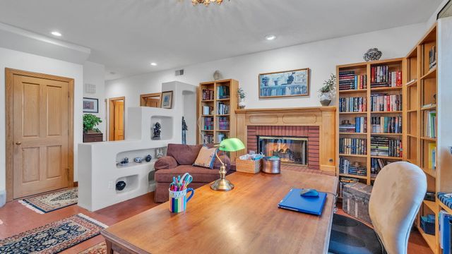 535 Cacahuate SW, Albuquerque, NM 87105