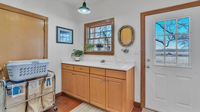 535 Cacahuate SW, Albuquerque, NM 87105