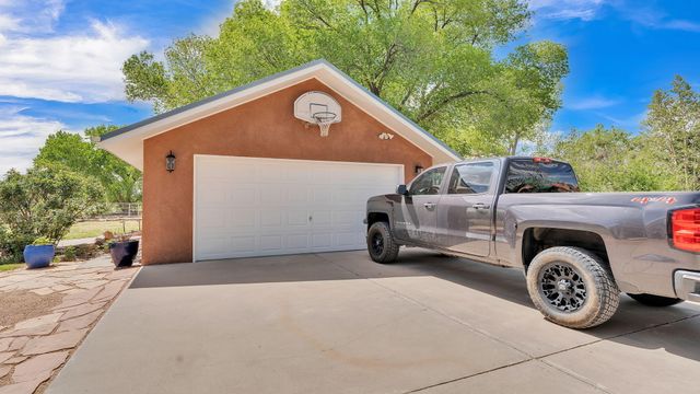 535 Cacahuate SW, Albuquerque, NM 87105