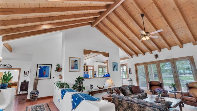 535 Cacahuate SW, Albuquerque, NM 87105