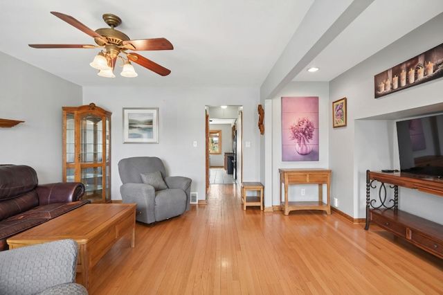 7944 Austin Avenue, Burbank, IL 60459