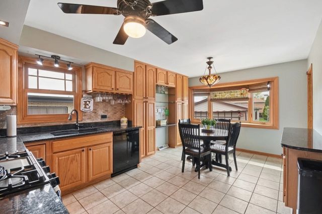 7944 Austin Avenue, Burbank, IL 60459