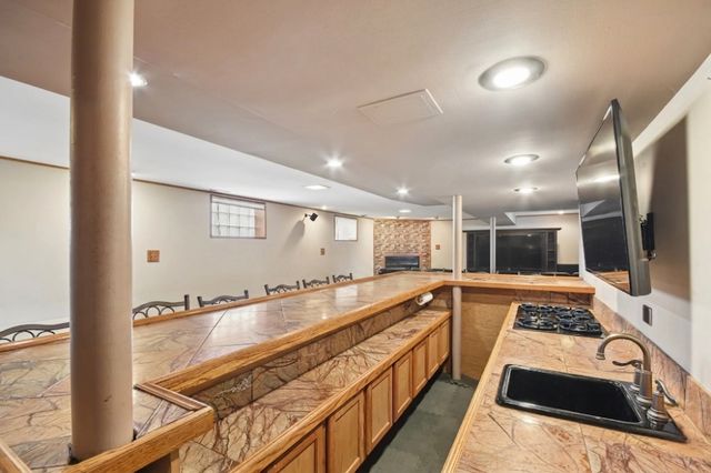 7944 Austin Avenue, Burbank, IL 60459