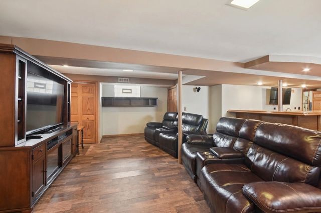 7944 Austin Avenue, Burbank, IL 60459