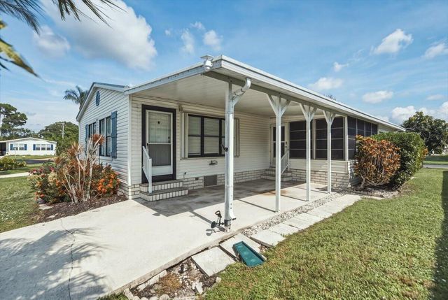 222 Sandy Bottom Place, Fort Pierce, FL 34982