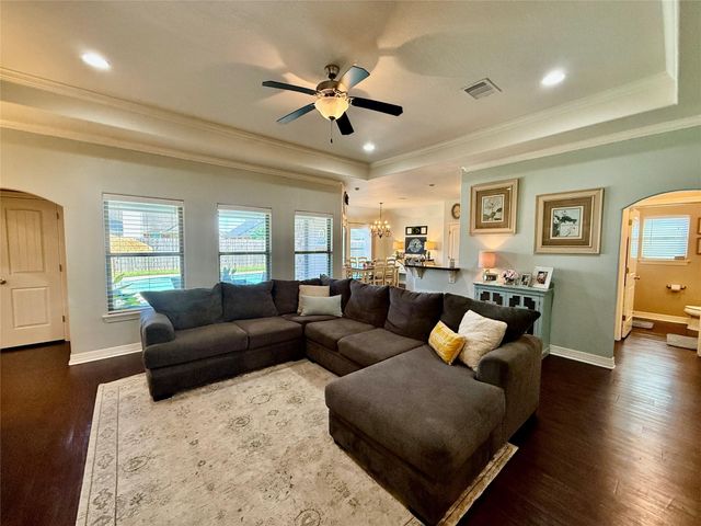 112 Jefferson, Clute, TX 77531