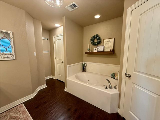 112 Jefferson, Clute, TX 77531