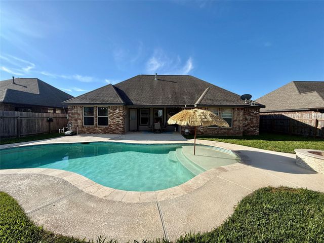 112 Jefferson, Clute, TX 77531