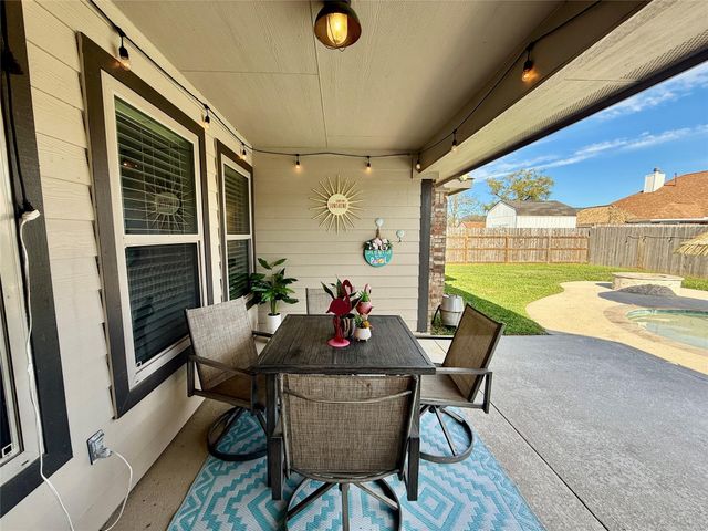 112 Jefferson, Clute, TX 77531