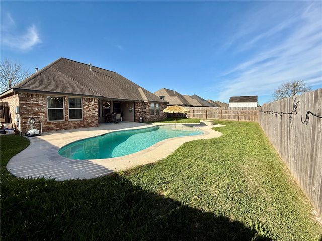 112 Jefferson, Clute, TX 77531