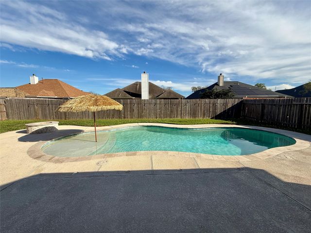 112 Jefferson, Clute, TX 77531