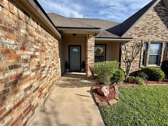 112 Jefferson, Clute, TX 77531