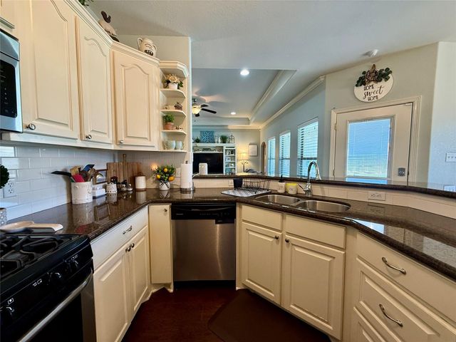 112 Jefferson, Clute, TX 77531