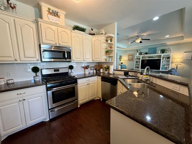 112 Jefferson, Clute, TX 77531