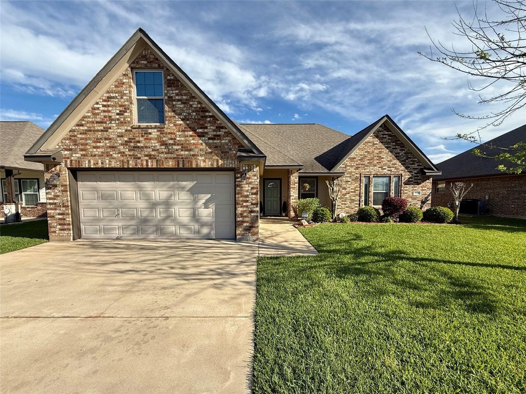 112 Jefferson, Clute, TX 77531