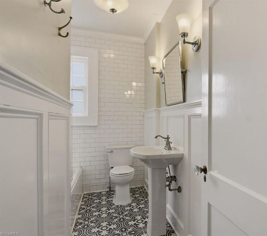 419 N Stratford Road, Winston-salem, NC 27104