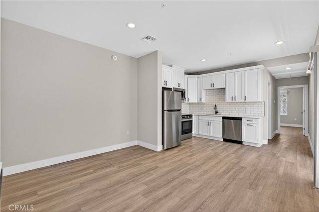 8414 Burnet Avenue, North Hills, CA 91343